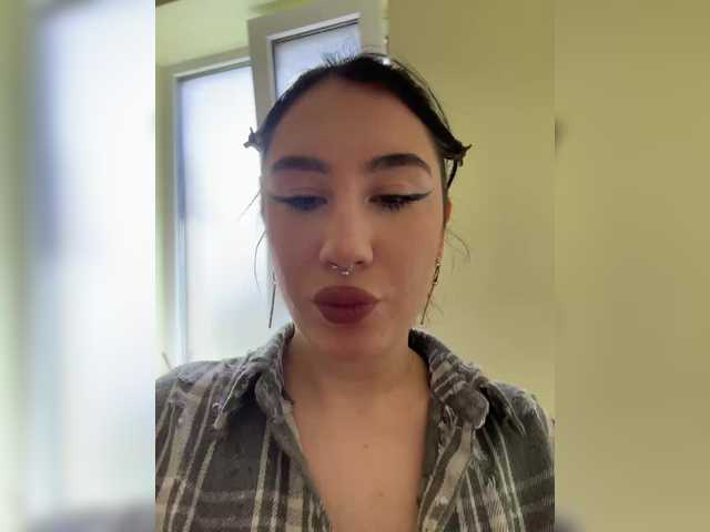 CurvyWoman-'s BongaCams show and profile