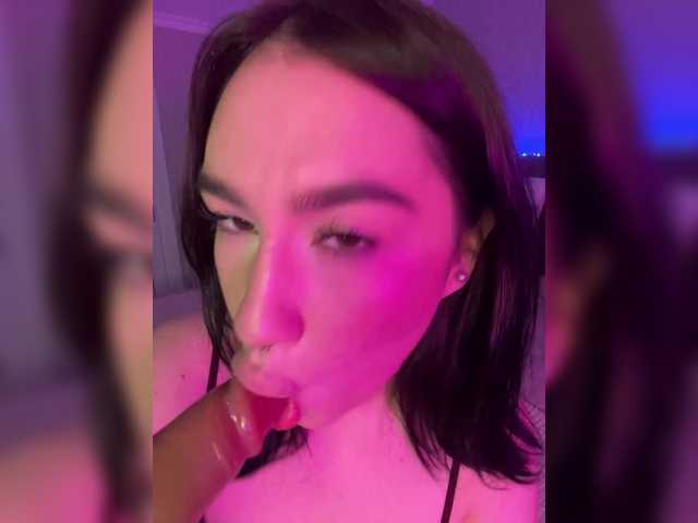 CurvyWoman-'s BongaCams show and profile