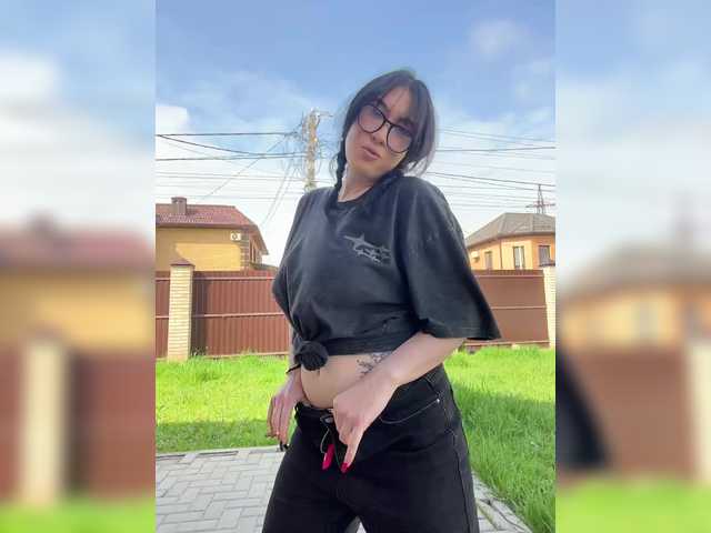 CurvyWoman-'s BongaCams show and profile