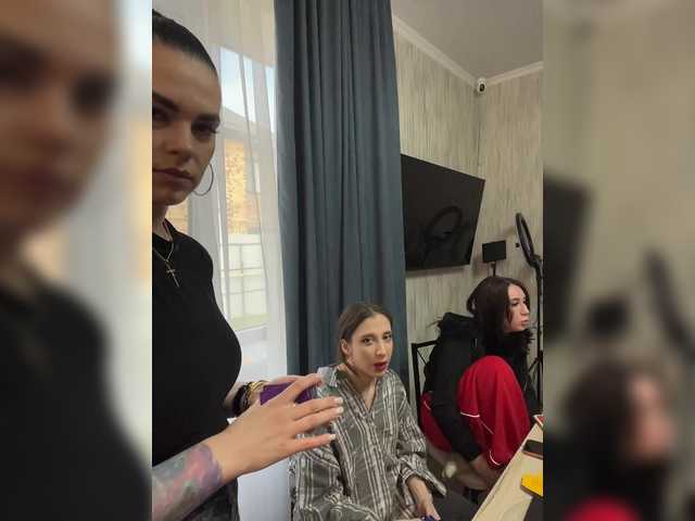 CurvyWoman- streaming now