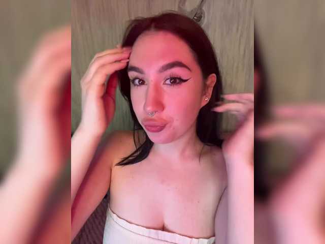 CurvyWoman-'s BongaCams show and profile