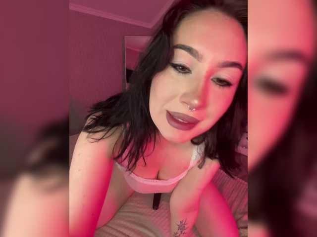 CurvyWoman-'s BongaCams show and profile