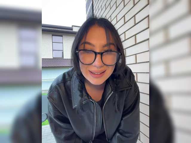 CurvyWoman-'s BongaCams show and profile