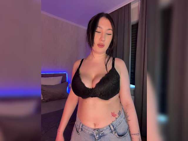 CurvyWoman-'s BongaCams show and profile