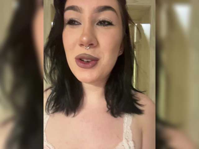 CurvyWoman-'s BongaCams show and profile