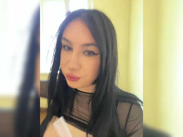 CurvyWoman-'s BongaCams show and profile