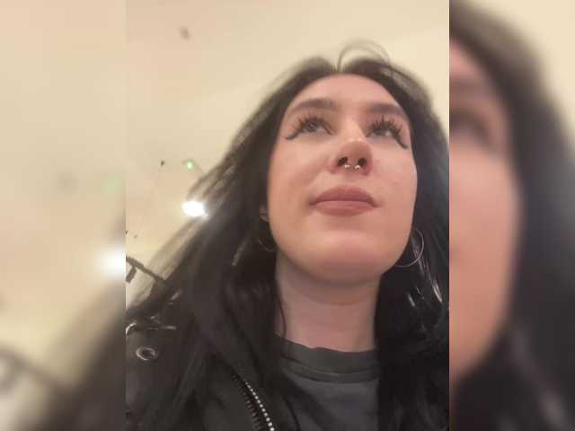 CurvyWoman-'s BongaCams show and profile