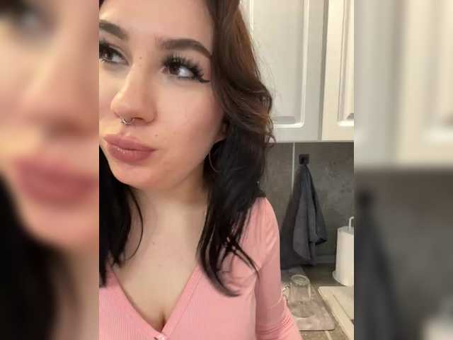 CurvyWoman-'s BongaCams show and profile