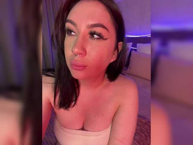 CurvyWoman- webcam stream