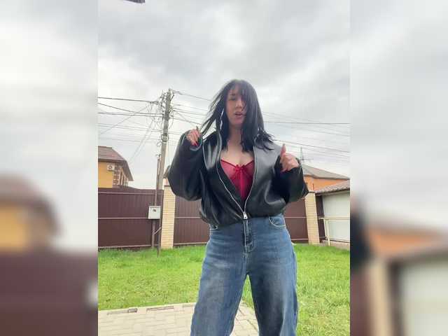 CurvyWoman-'s BongaCams show and profile