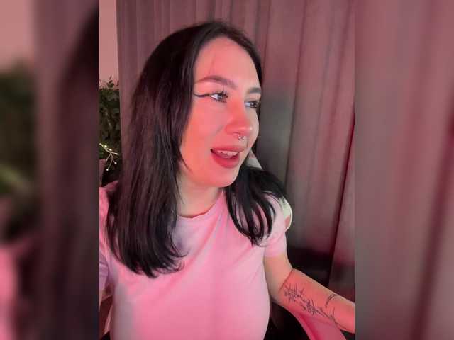 CurvyWoman-'s BongaCams show and profile