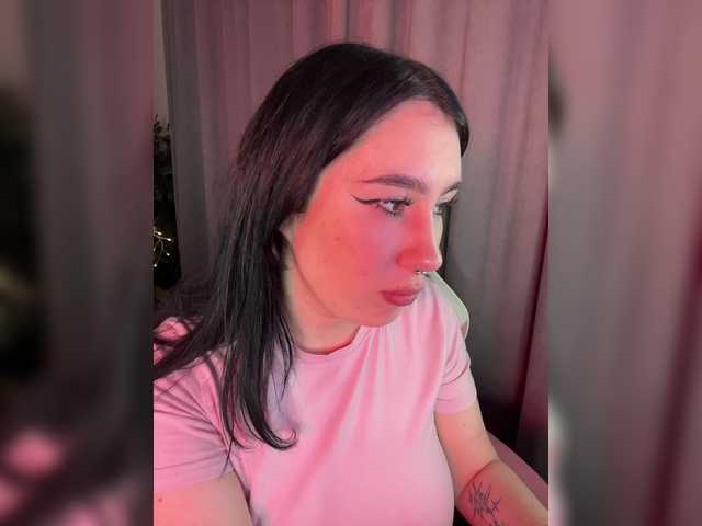 CurvyWoman-'s BongaCams show and profile