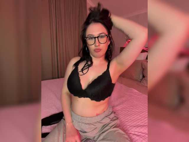 CurvyWoman-'s BongaCams show and profile