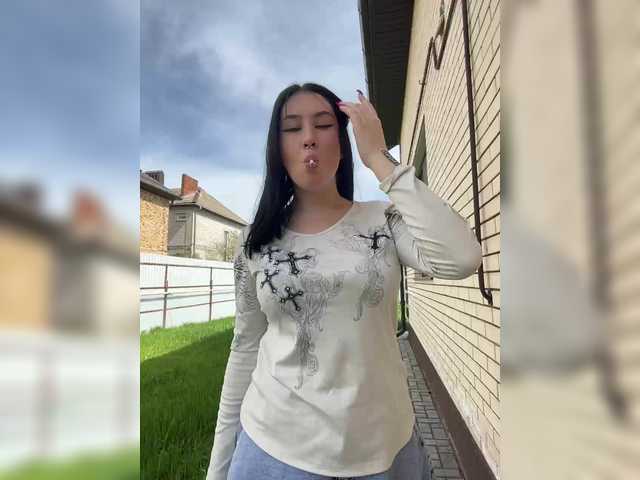 CurvyWoman-'s BongaCams show and profile