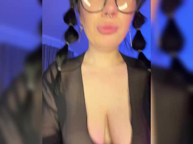  CurvyWoman- chat room