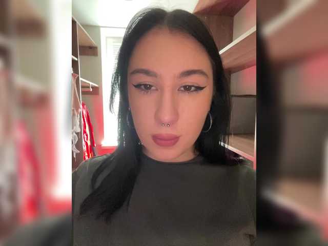 CurvyWoman-'s BongaCams show and profile