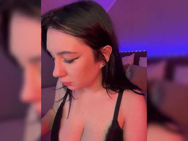 CurvyWoman-'s BongaCams show and profile