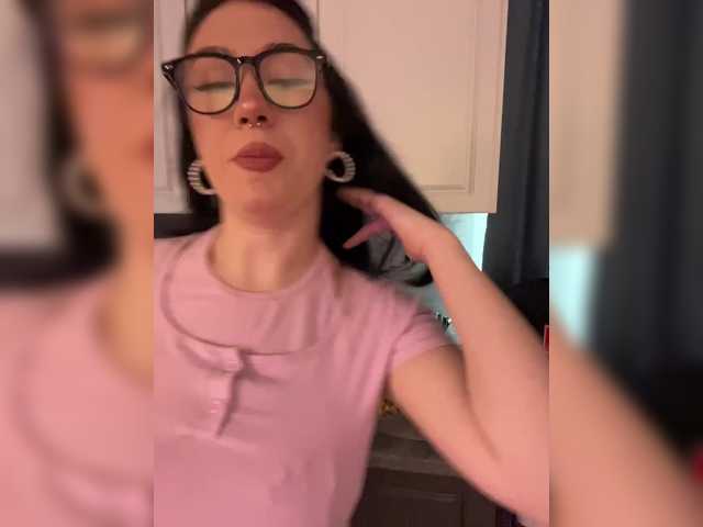 CurvyWoman-'s BongaCams show and profile