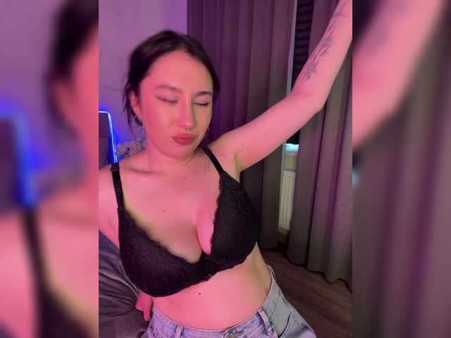 CurvyWoman-'s BongaCams show and profile