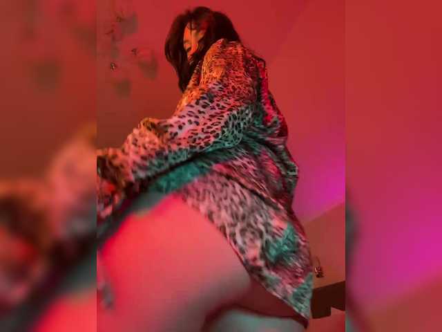 CurvyWoman-'s BongaCams show and profile