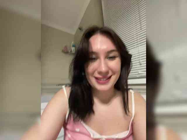 CurvyWoman- Live Webcam on {site_name}