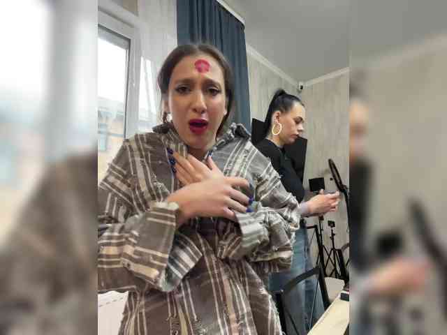 live chatting CurvyWoman-