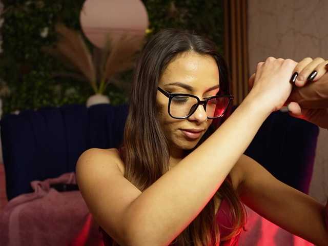 sisi-von-dee's BongaCams show and profile