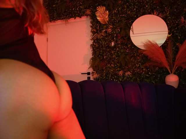 sisi-von-dee's BongaCams show and profile