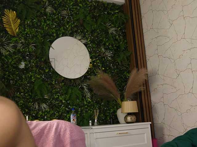 sisi-von-dee's BongaCams show and profile