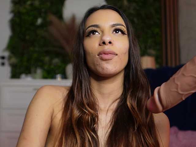 sisi-von-dee live cam profile