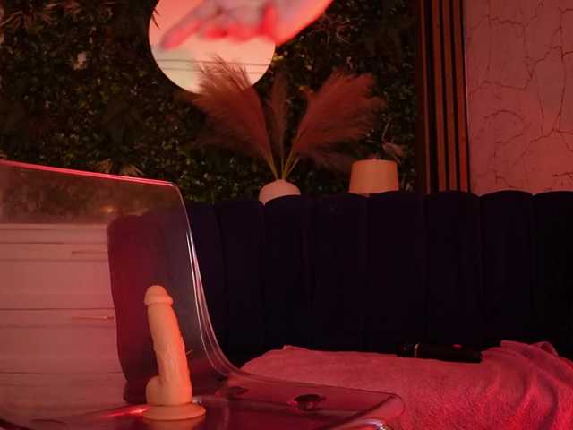 sisi-von-dee's BongaCams show and profile