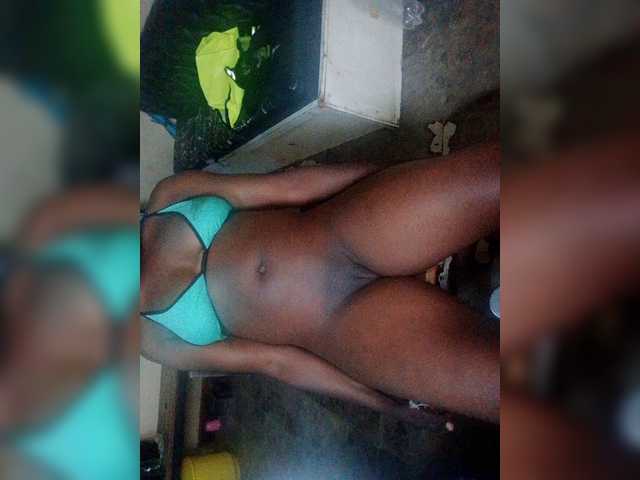 Petitehotchicks's BongaCams show and profile