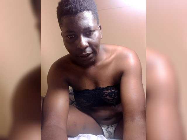 Petitehotchicks's BongaCams show and profile