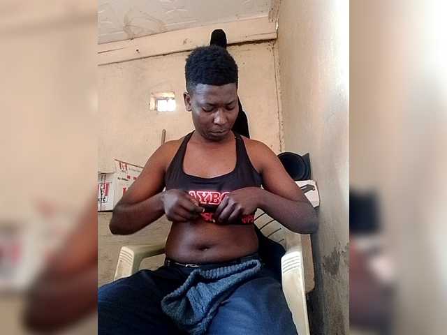 Petitehotchicks's BongaCams show and profile