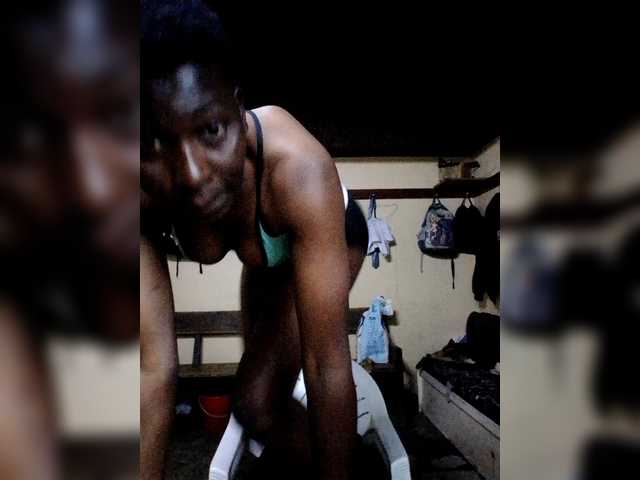 Petitehotchicks's BongaCams show and profile