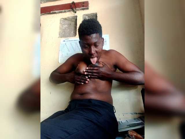 Petitehotchicks webcam bongacams model stream image