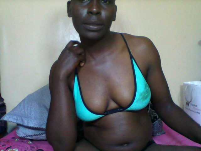 Petitehotchicks's BongaCams show and profile