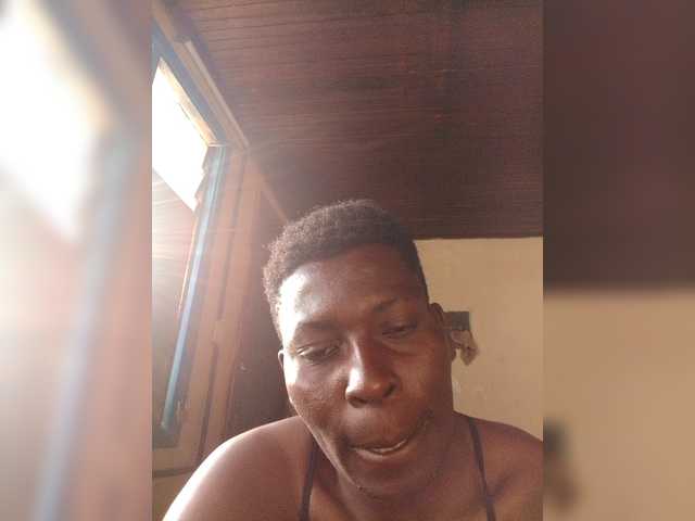 Petitehotchicks's BongaCams show and profile