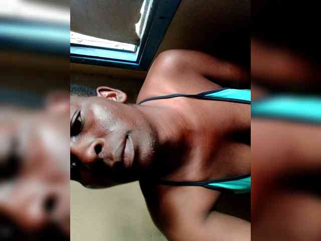 Petitehotchicks webcam