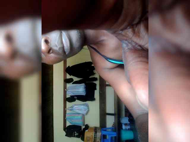 Petitehotchicks webcam