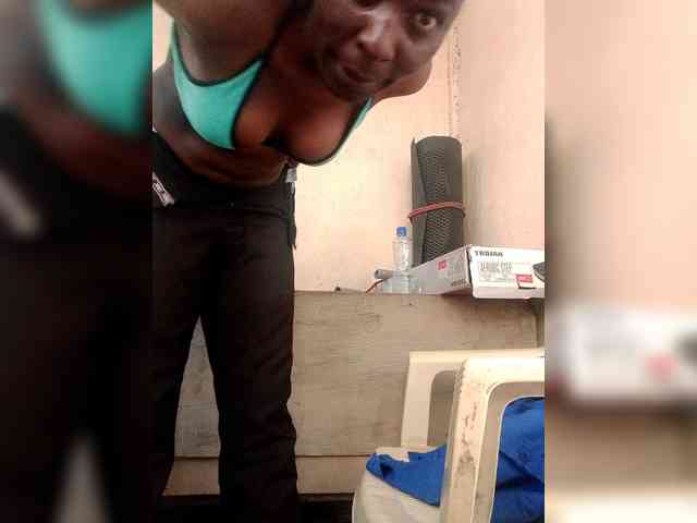 Petitehotchicks webcam