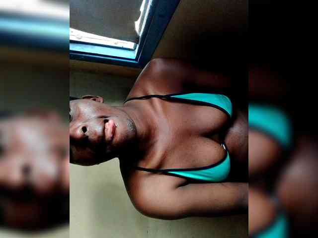 Petitehotchicks webcam