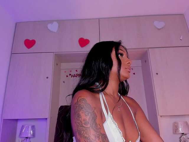 JadeeMuller broadcasting live