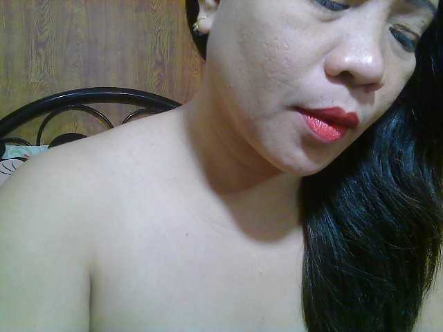 Sweetlips69 – webcam model profile photo