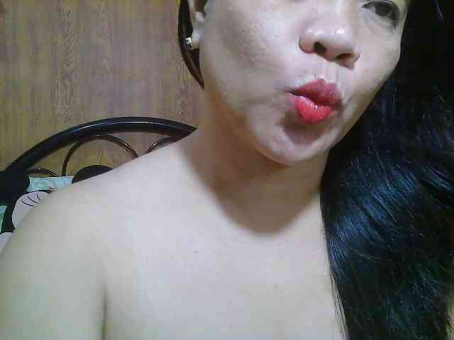 Sweetlips69 webcam