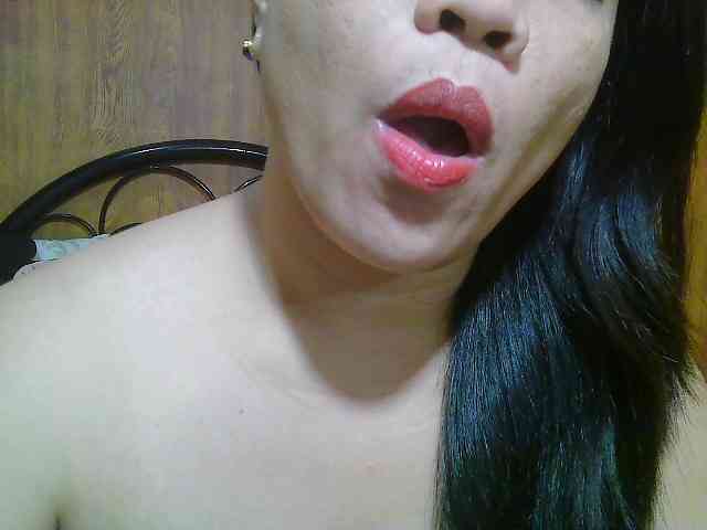 Sweetlips69 webcam