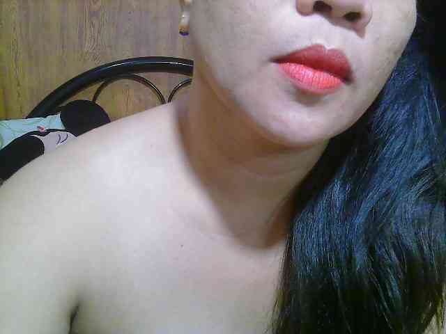 Sweetlips69 webcam