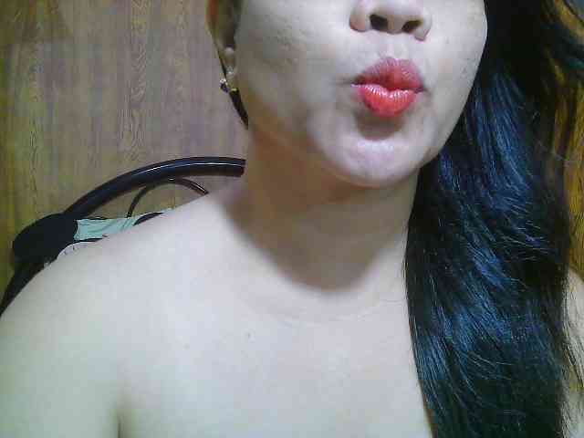 Sweetlips69 webcam