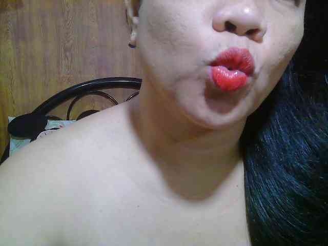 Sweetlips69 webcam