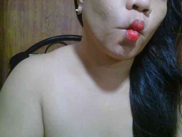 Sweetlips69 webcam